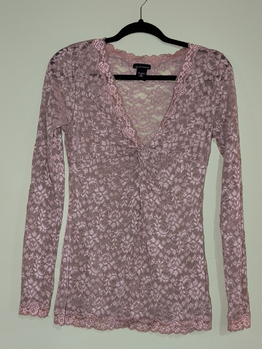 NWOT 26 International Blush Lace V-Neck Twist Front Top Medium
